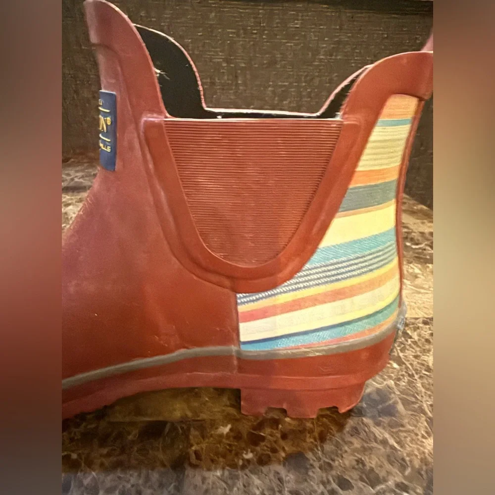 Pendleton. Bridger Stripe Chelsea Rain boot. Maroon. Size 6.